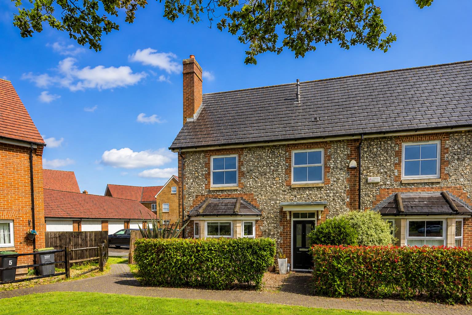 house - end terrace for sale skylark avenue