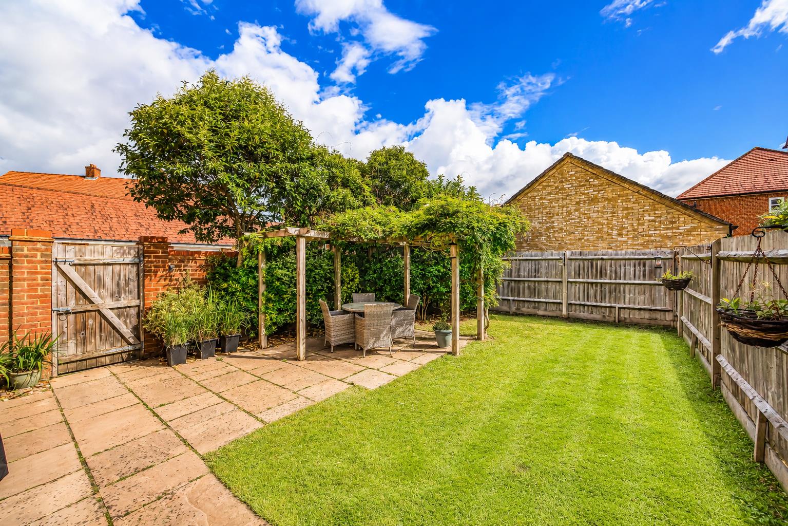 house - end terrace for sale skylark avenue
