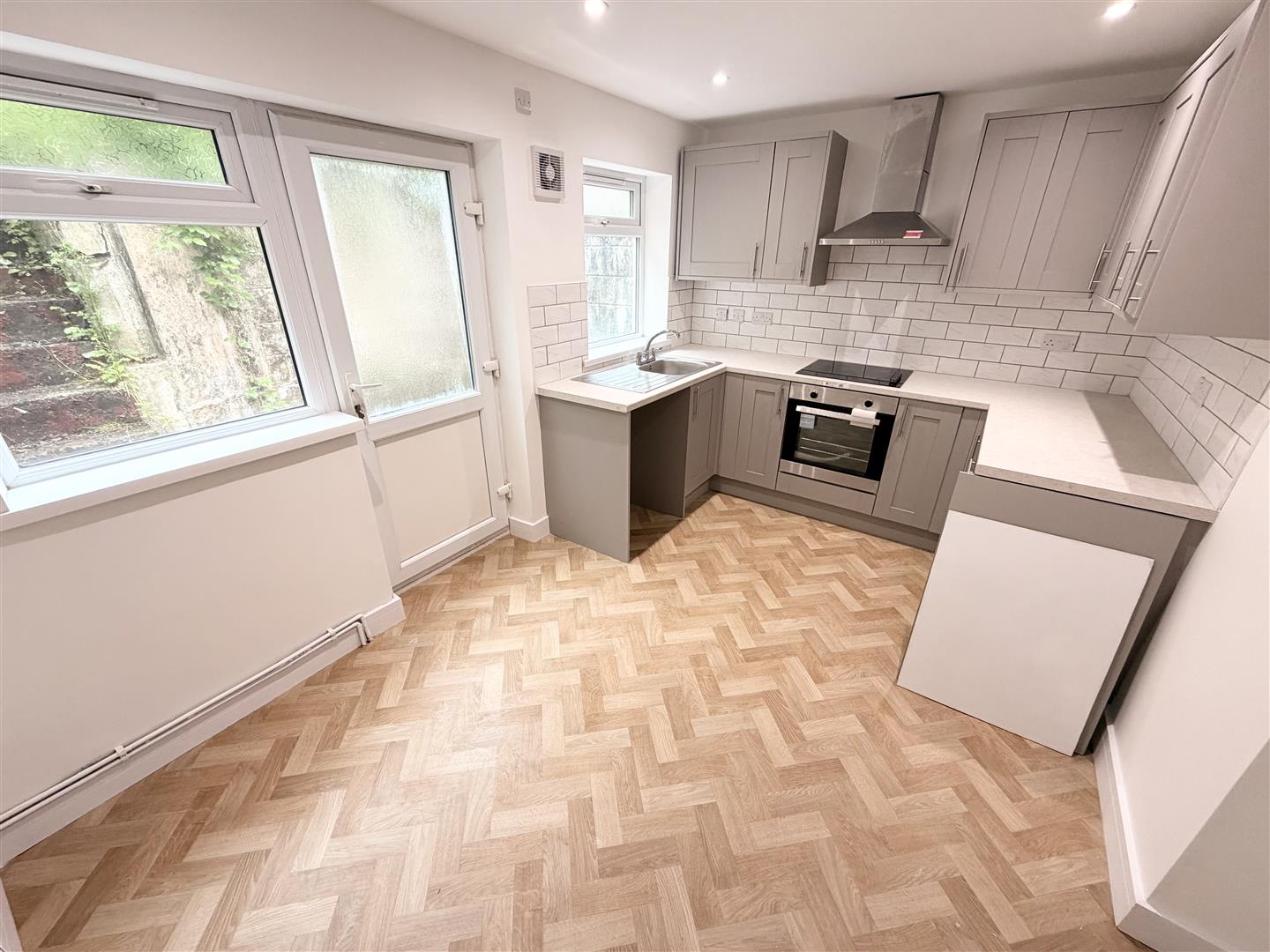 house - terraced for rent brown street