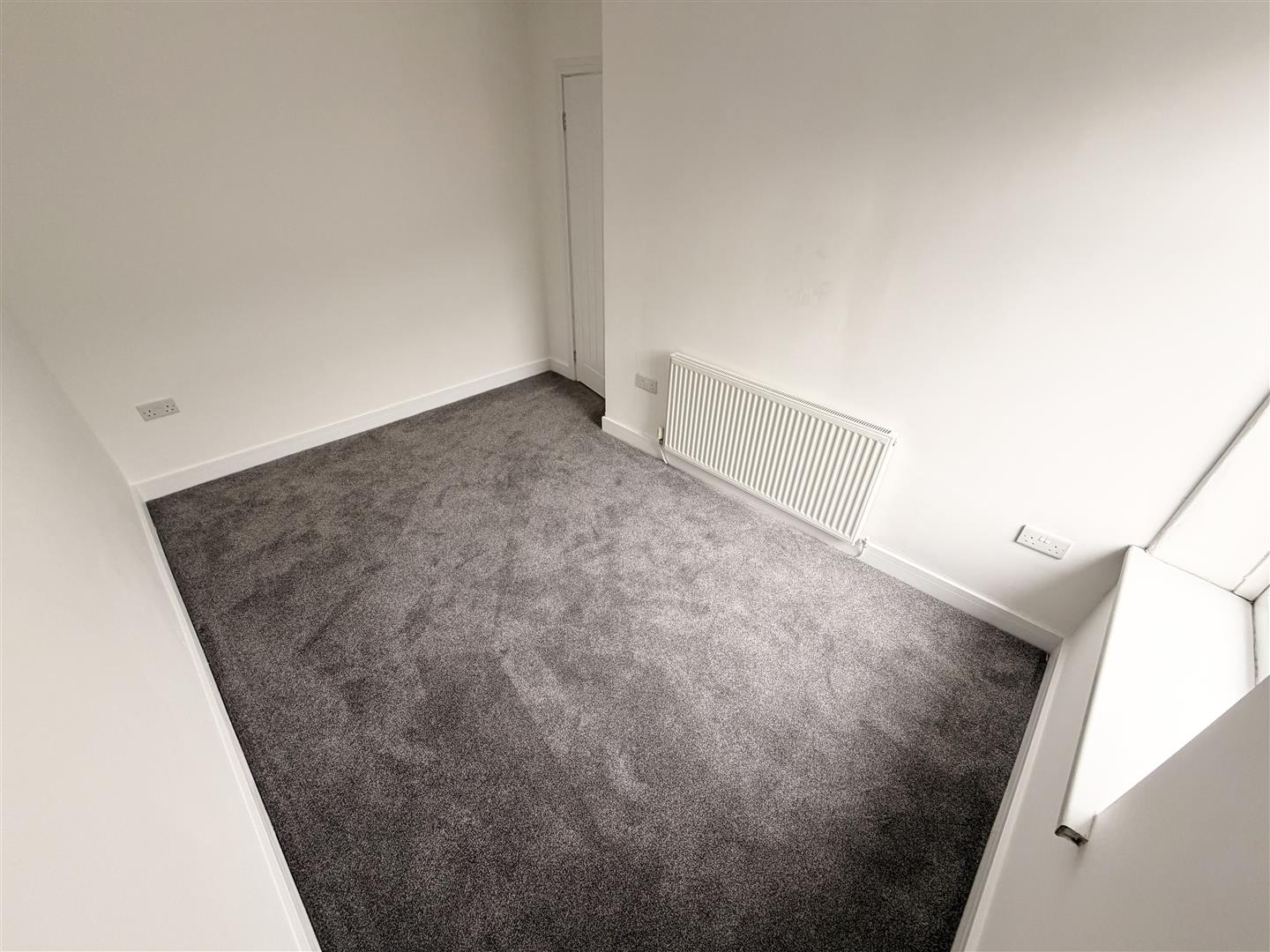 house - terraced for rent brown street