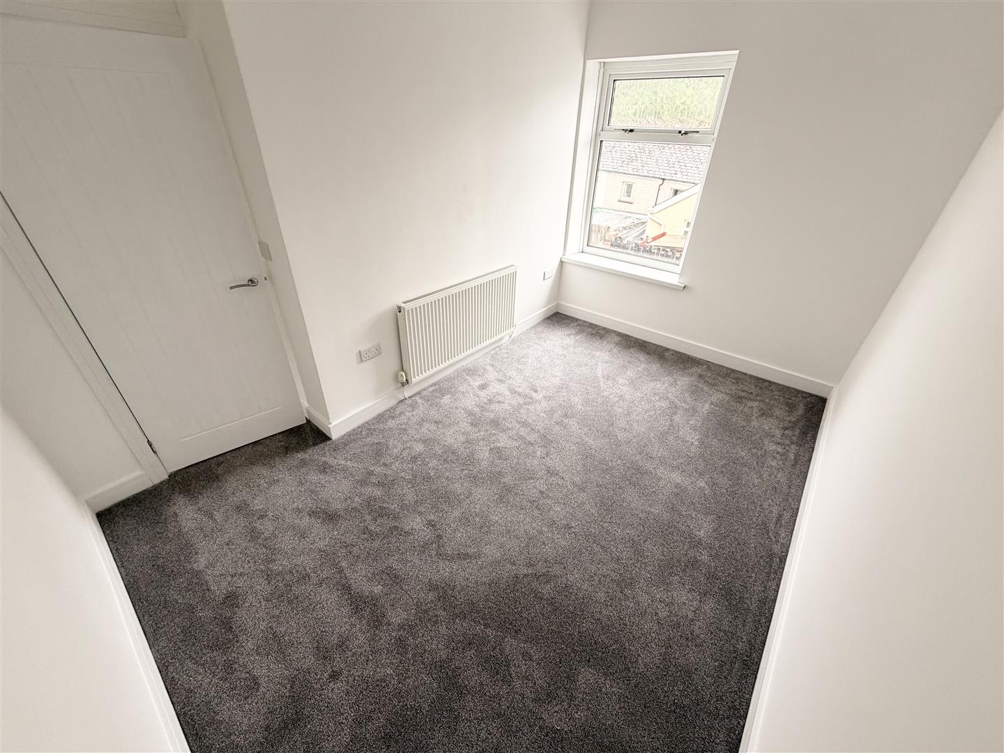 house - terraced for rent brown street