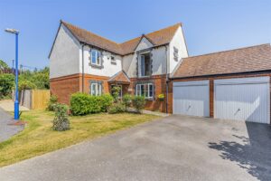 house - detached for sale robinson close