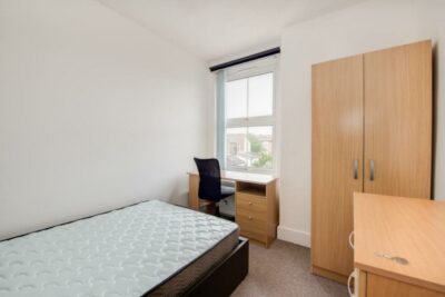 room for sale eton road