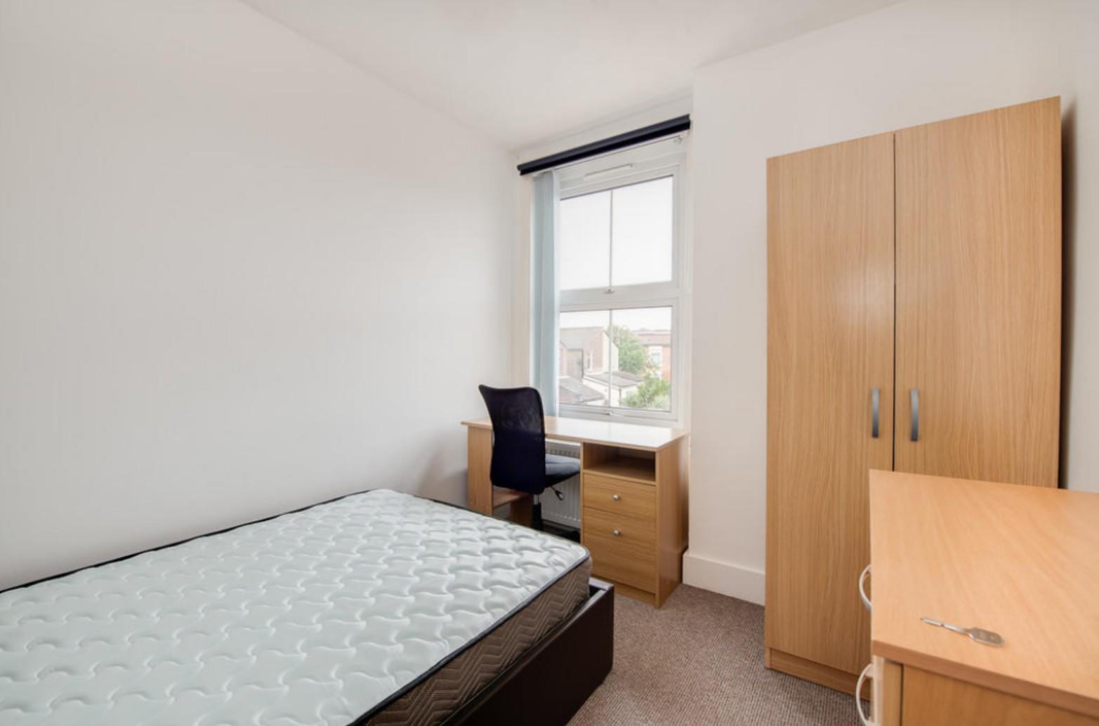 room for sale eton road