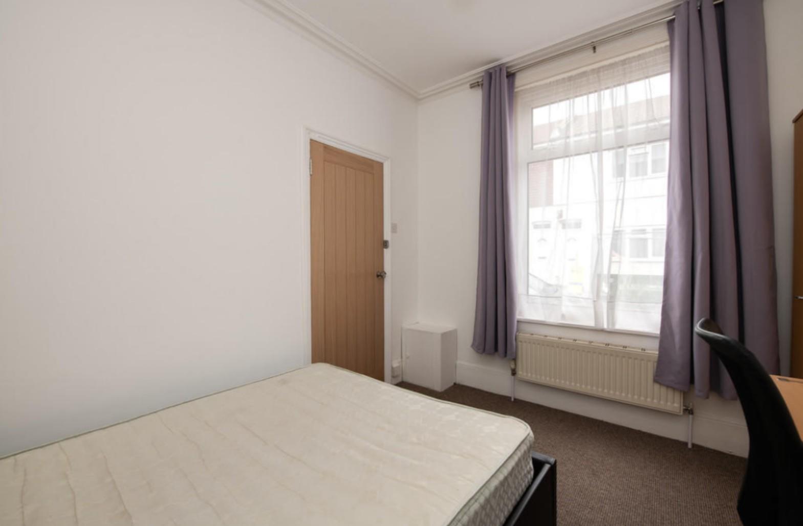 room for sale eton road