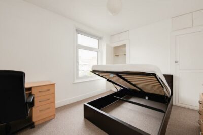 room for sale eton road