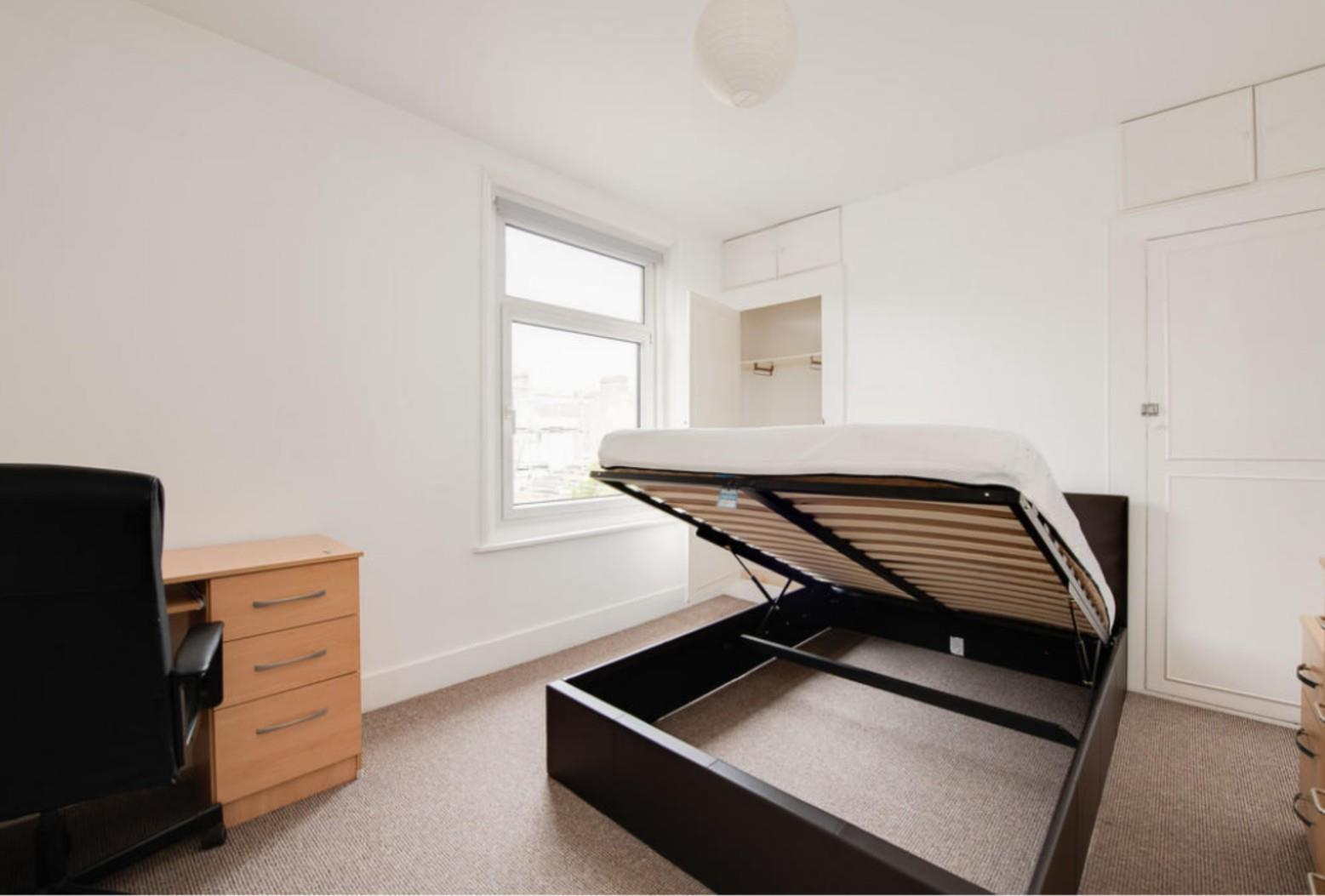 room for sale eton road