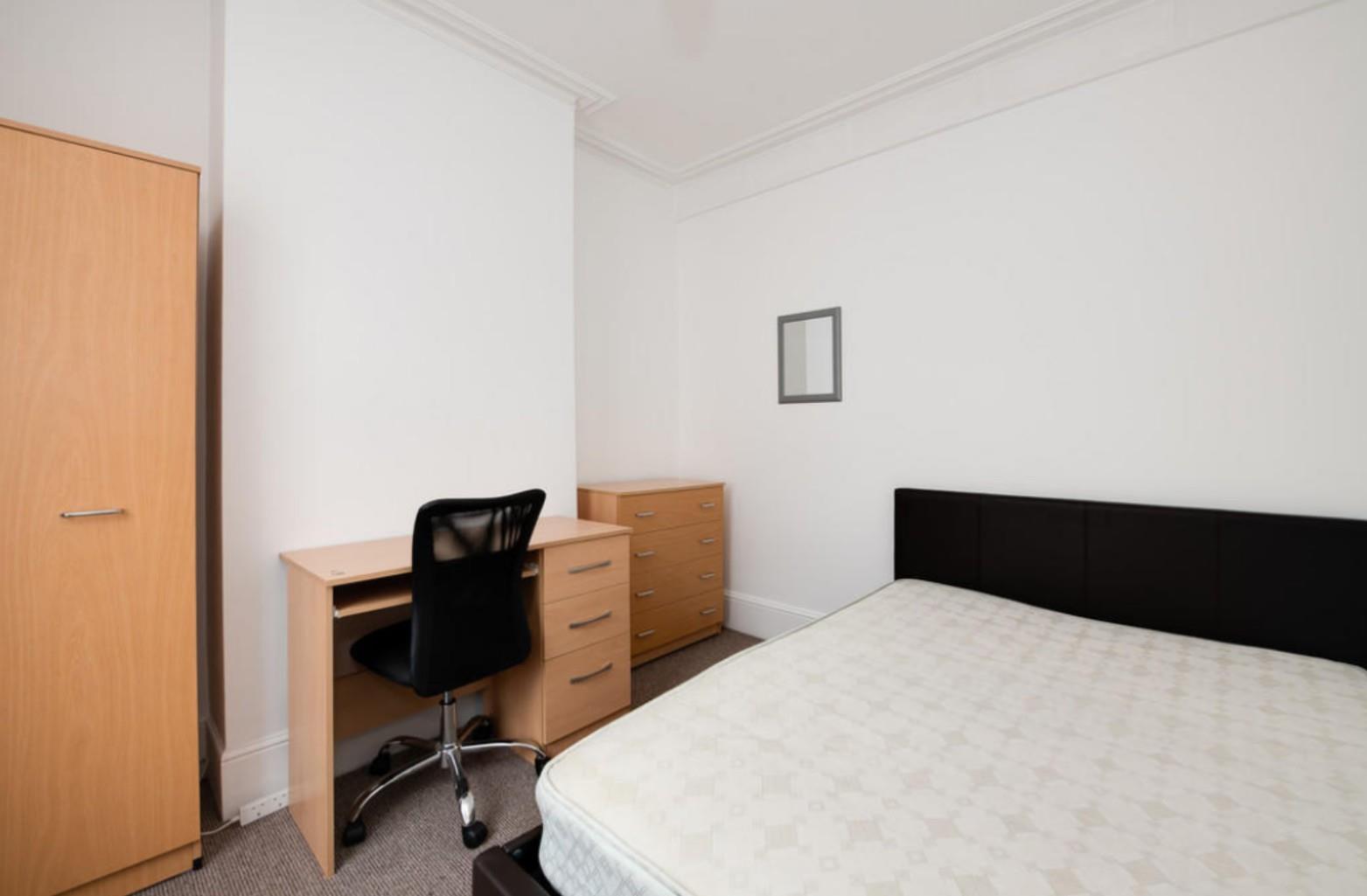 room for sale eton road