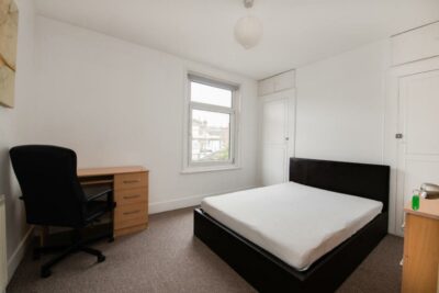 room for sale eton road