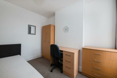 room for sale eton road