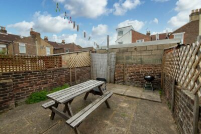 room for sale eton road