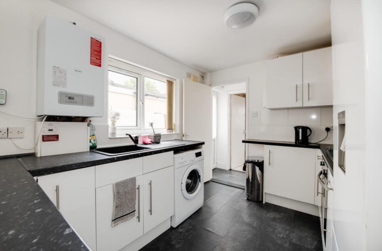 room for sale eton road
