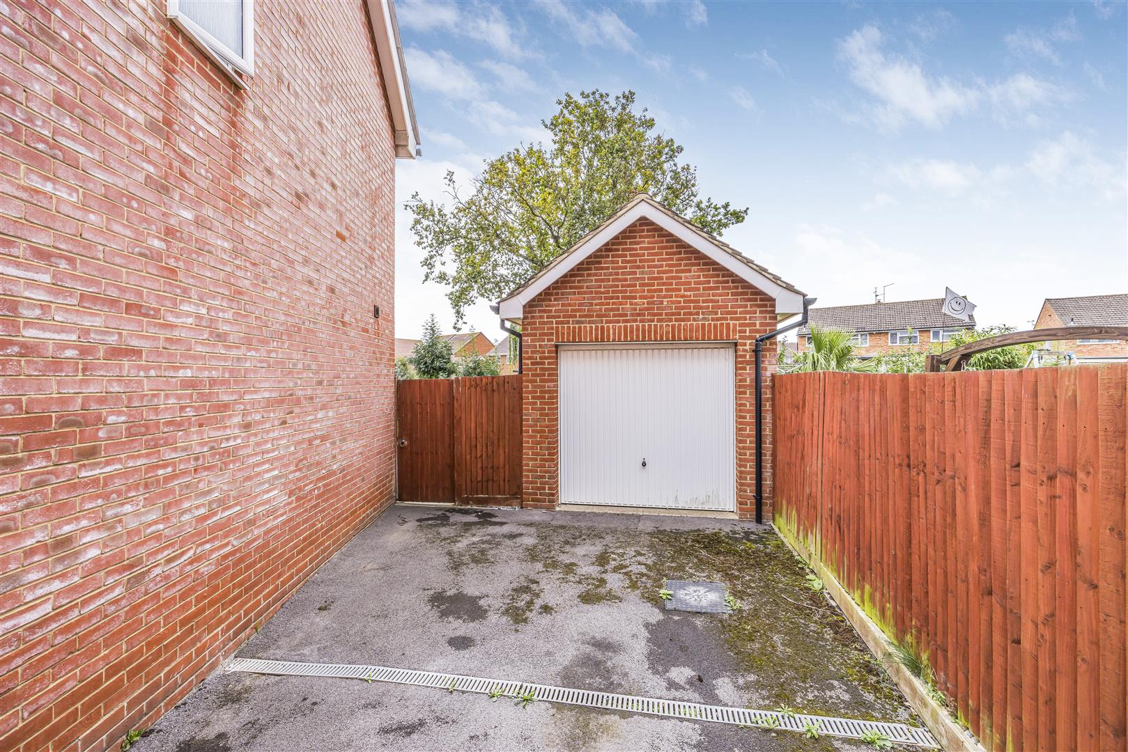 house - detached for sale hedgerow close