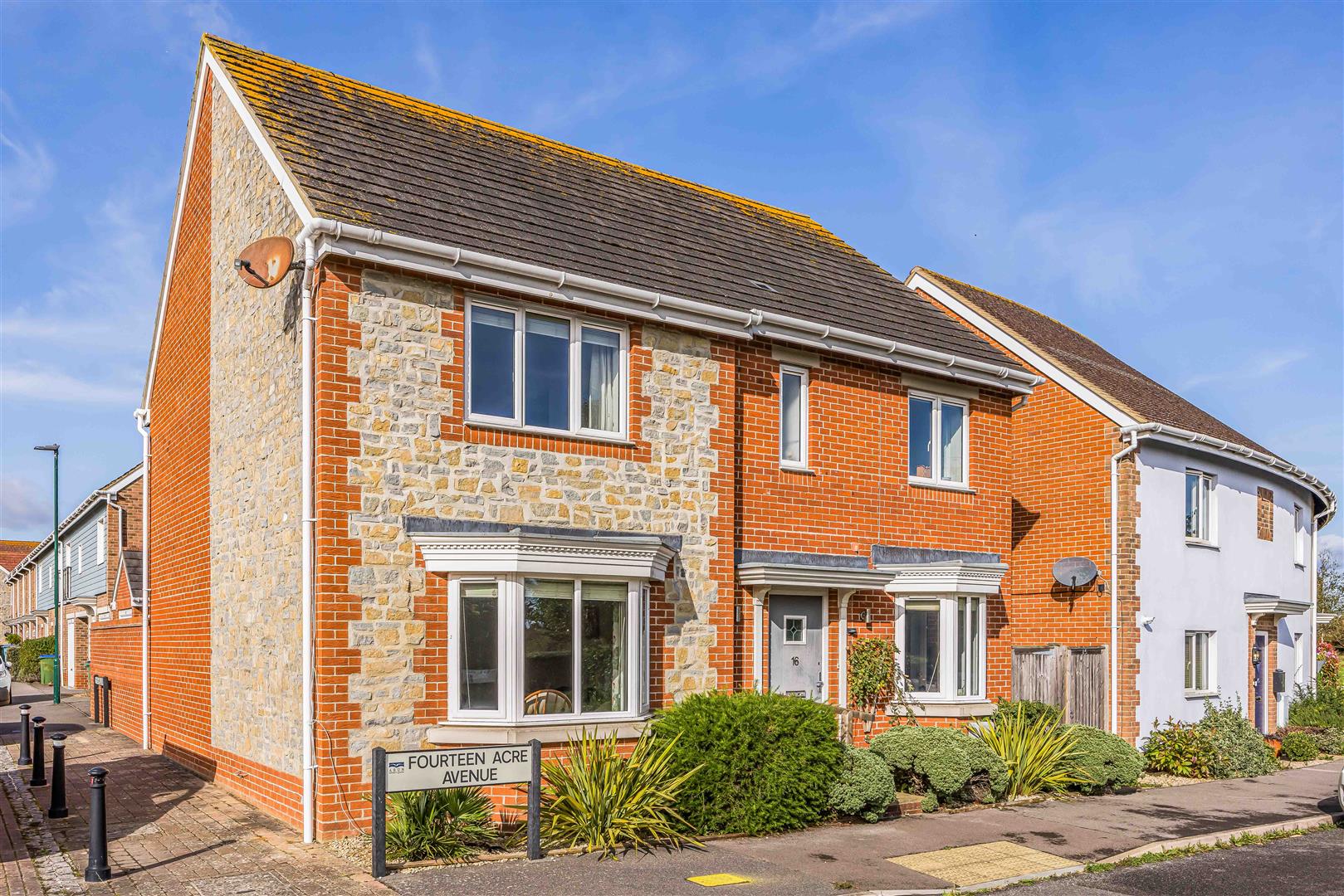 house - detached for sale fourteen acre avenue