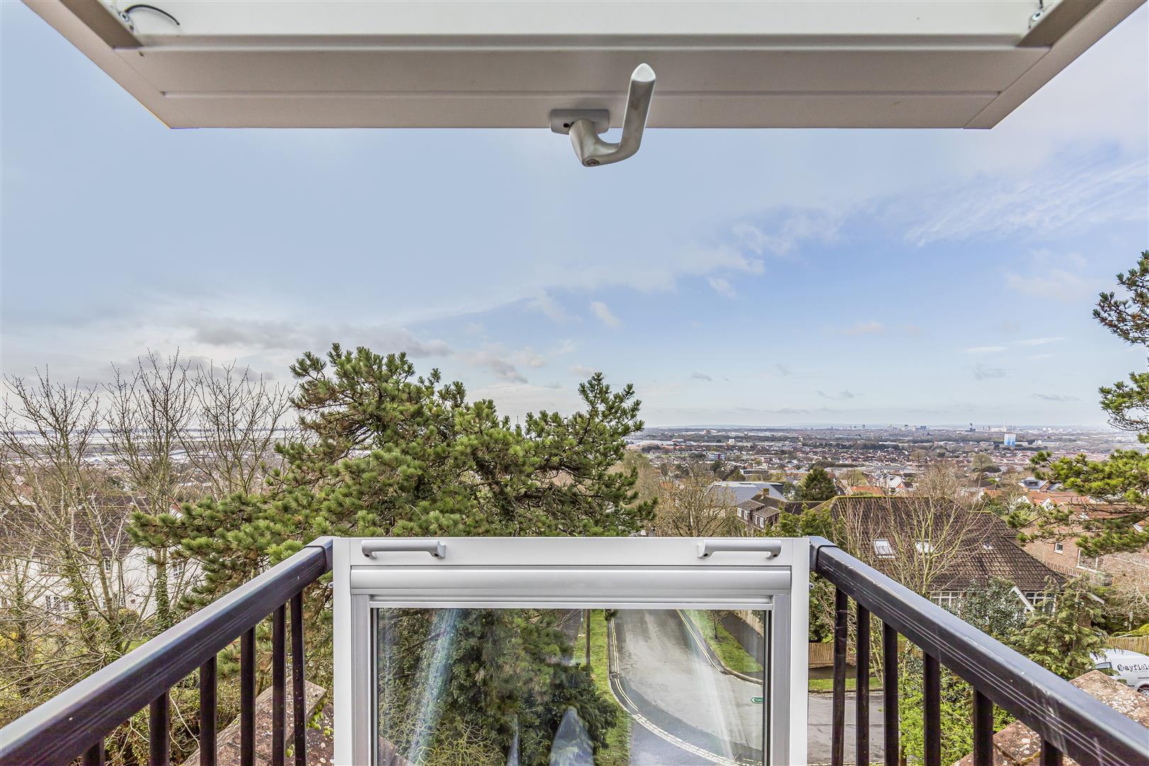 house - detached for sale down end road