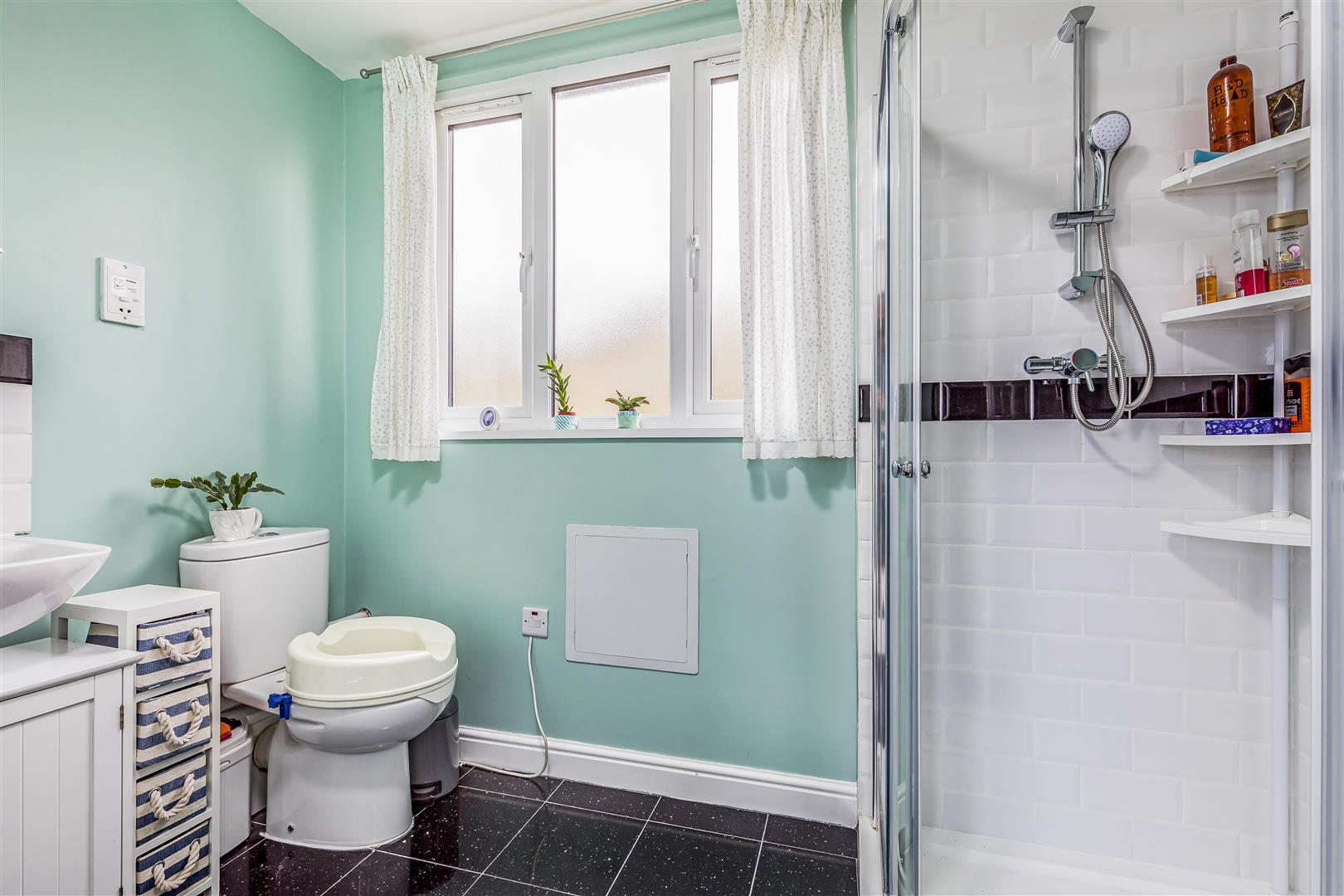 house - detached for sale down end road