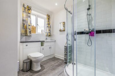 house - detached for sale down end road