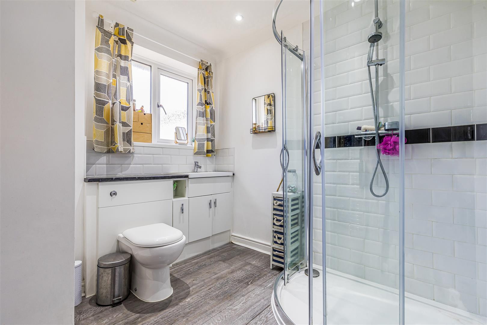 house - detached for sale down end road