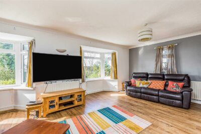 house - detached for sale down end road