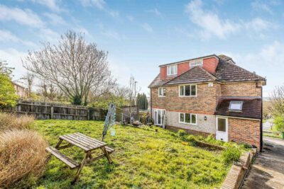 house - detached for sale down end road