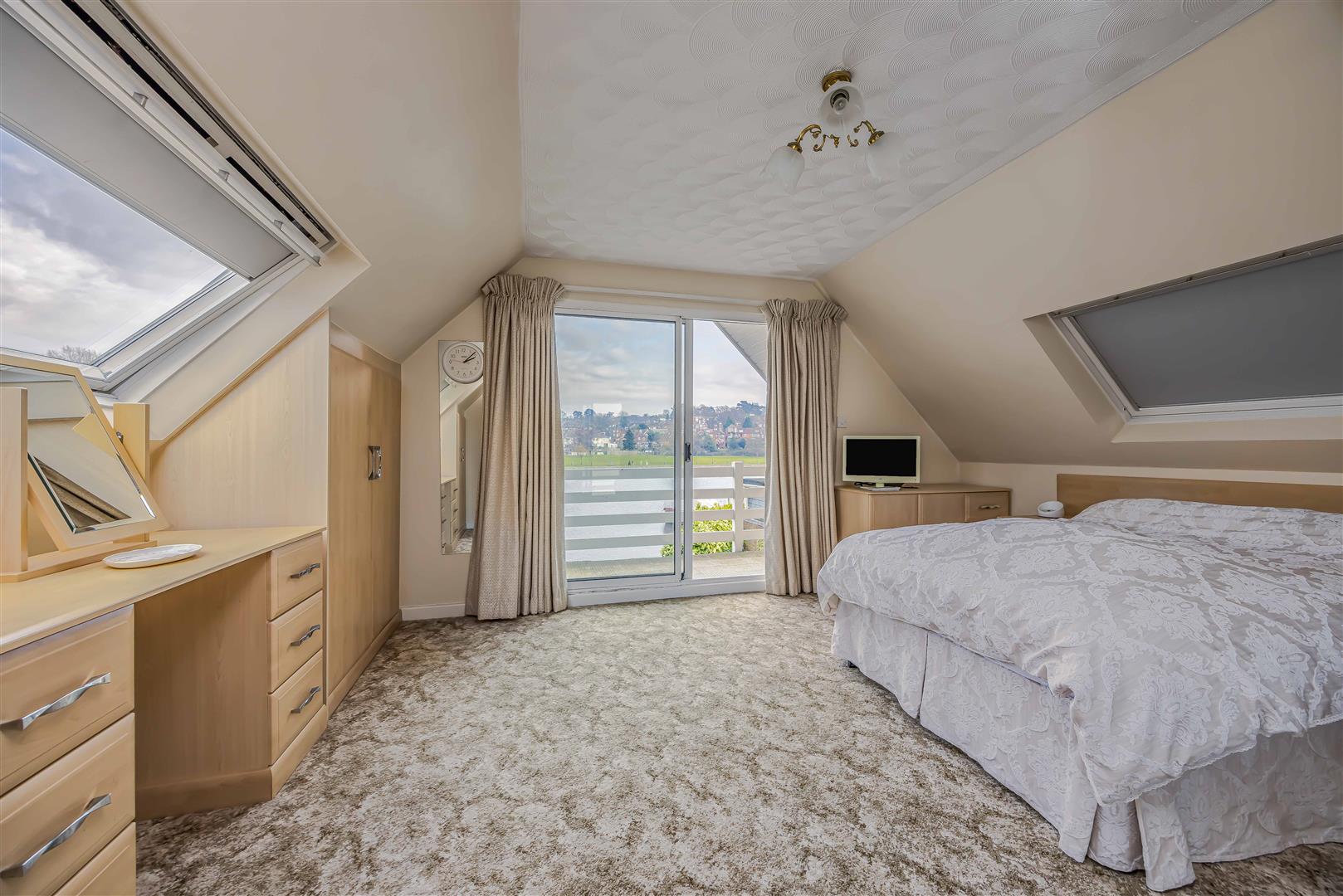 house for sale priory road