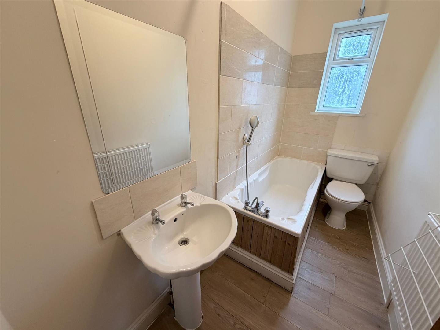 flat for rent victoria road north