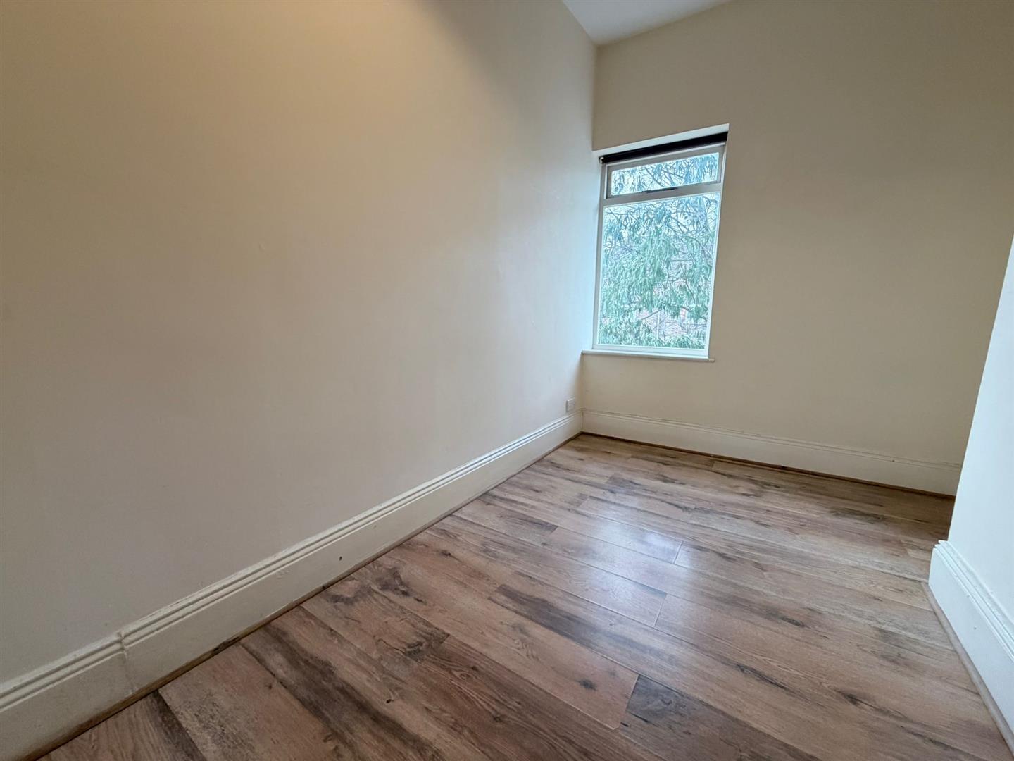 flat for rent victoria road north