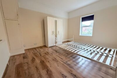 flat for rent victoria road north