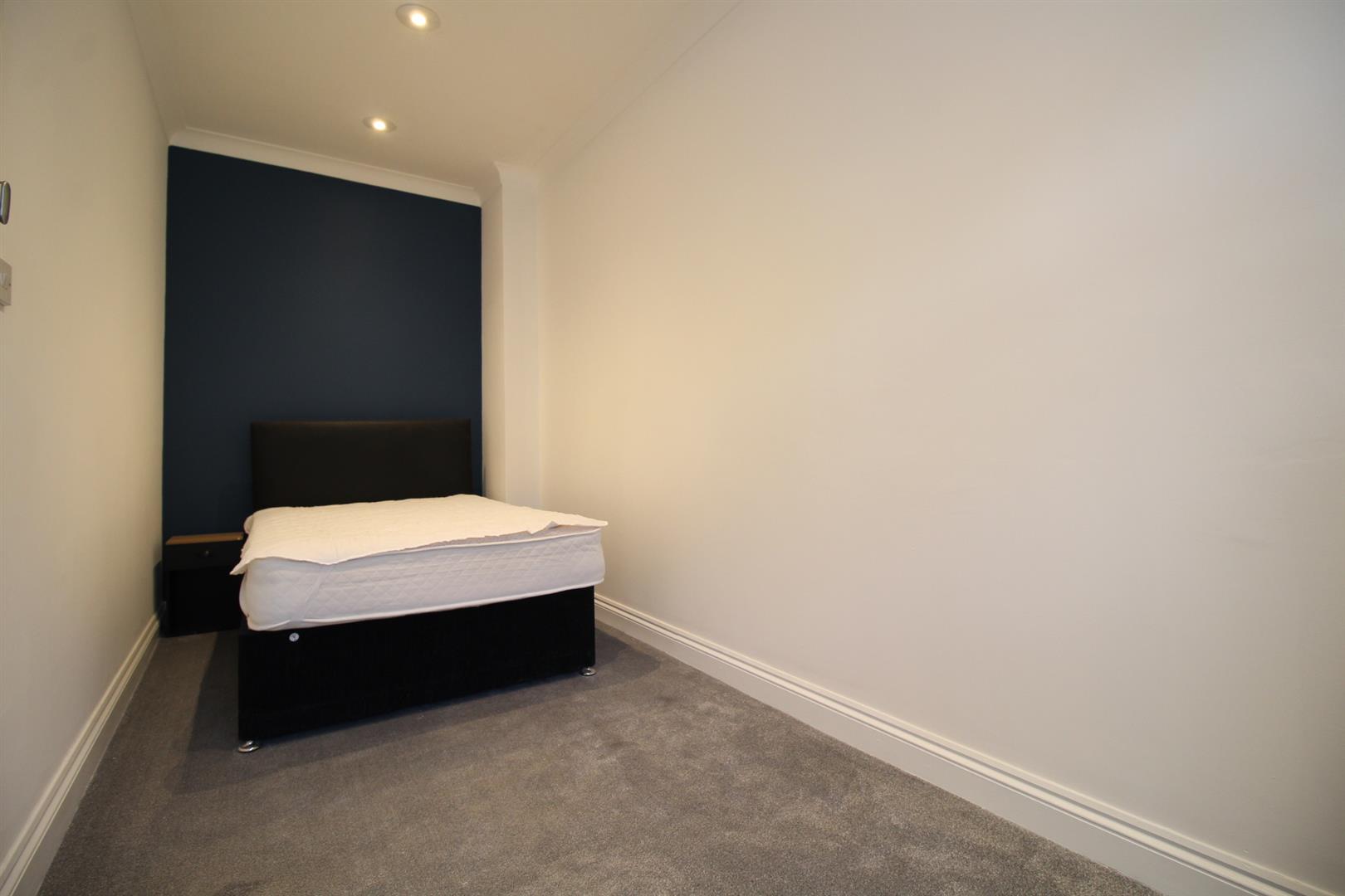 room for rent francis avenue