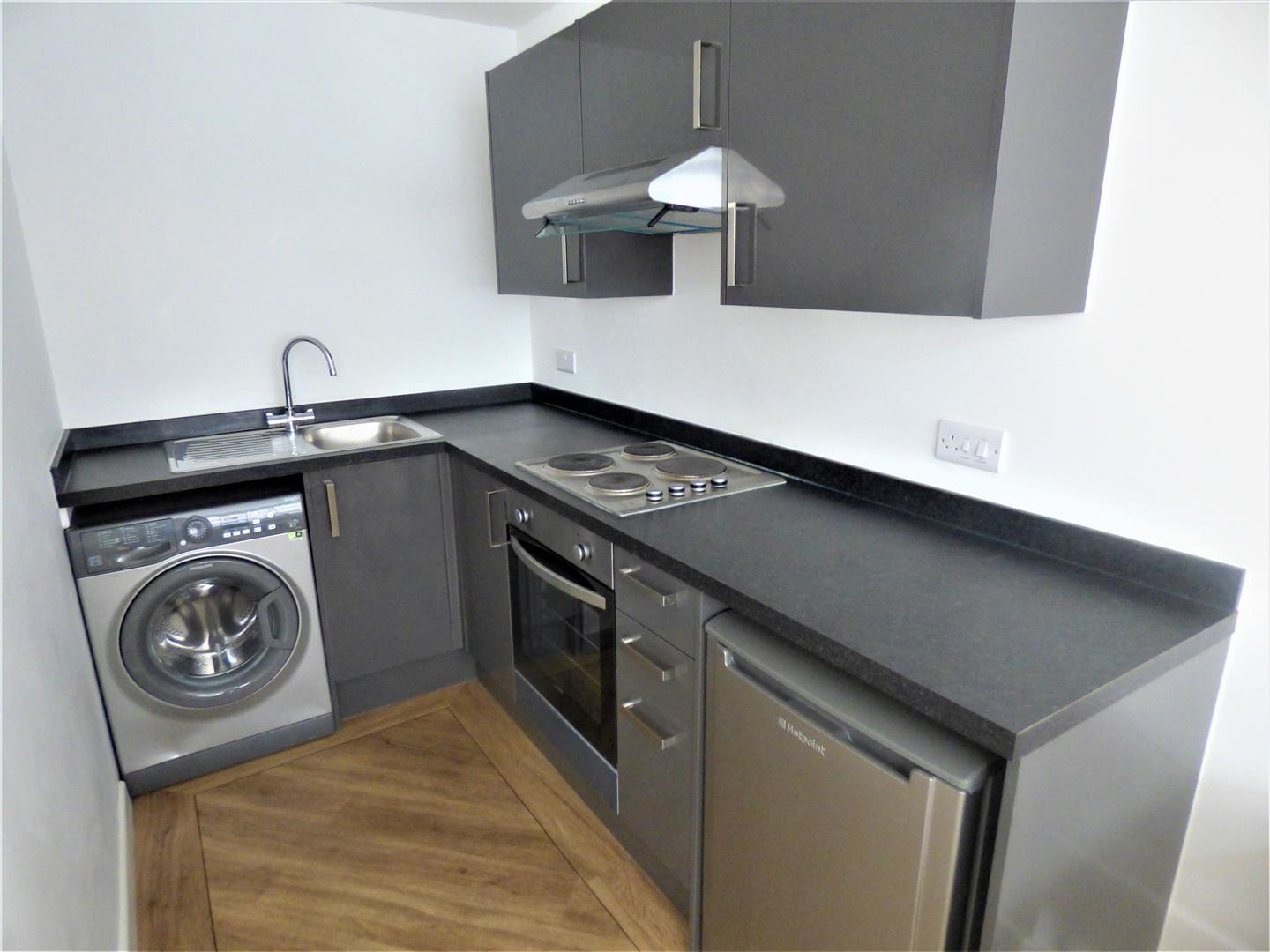 studio for rent isambard brunel road