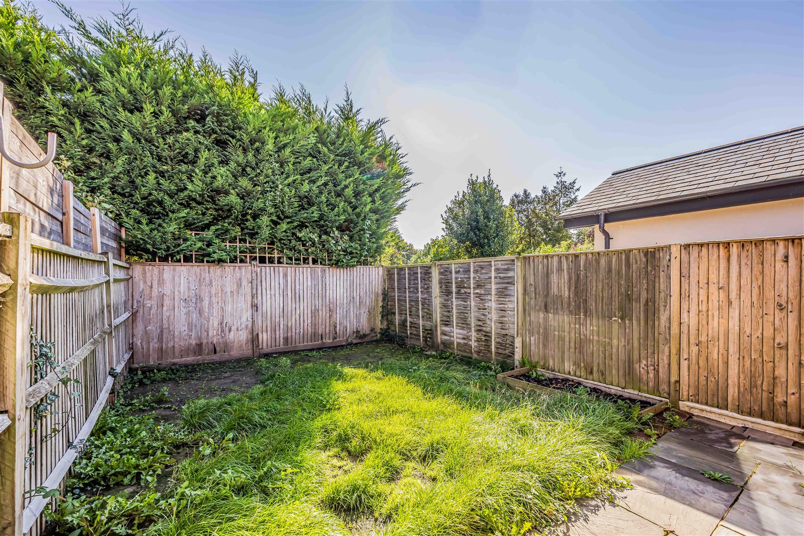 house - semi-detached for rent penny lane