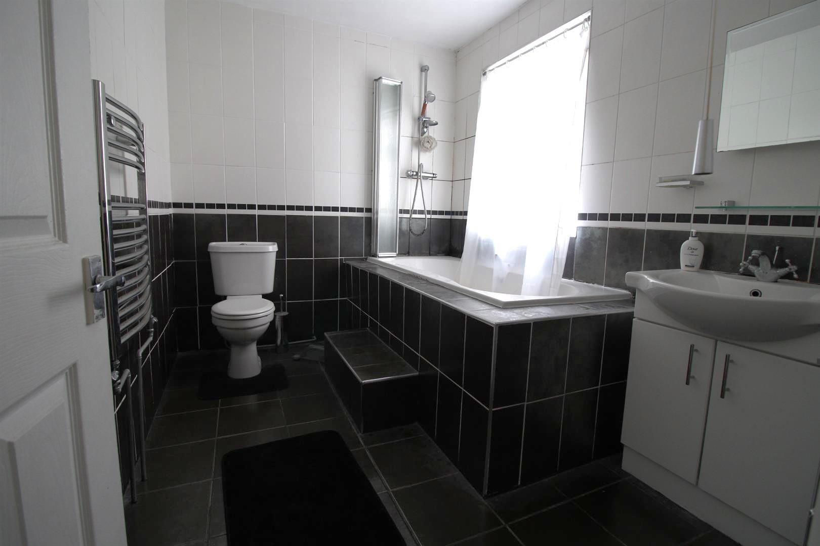 house - terraced for rent twyford avenue