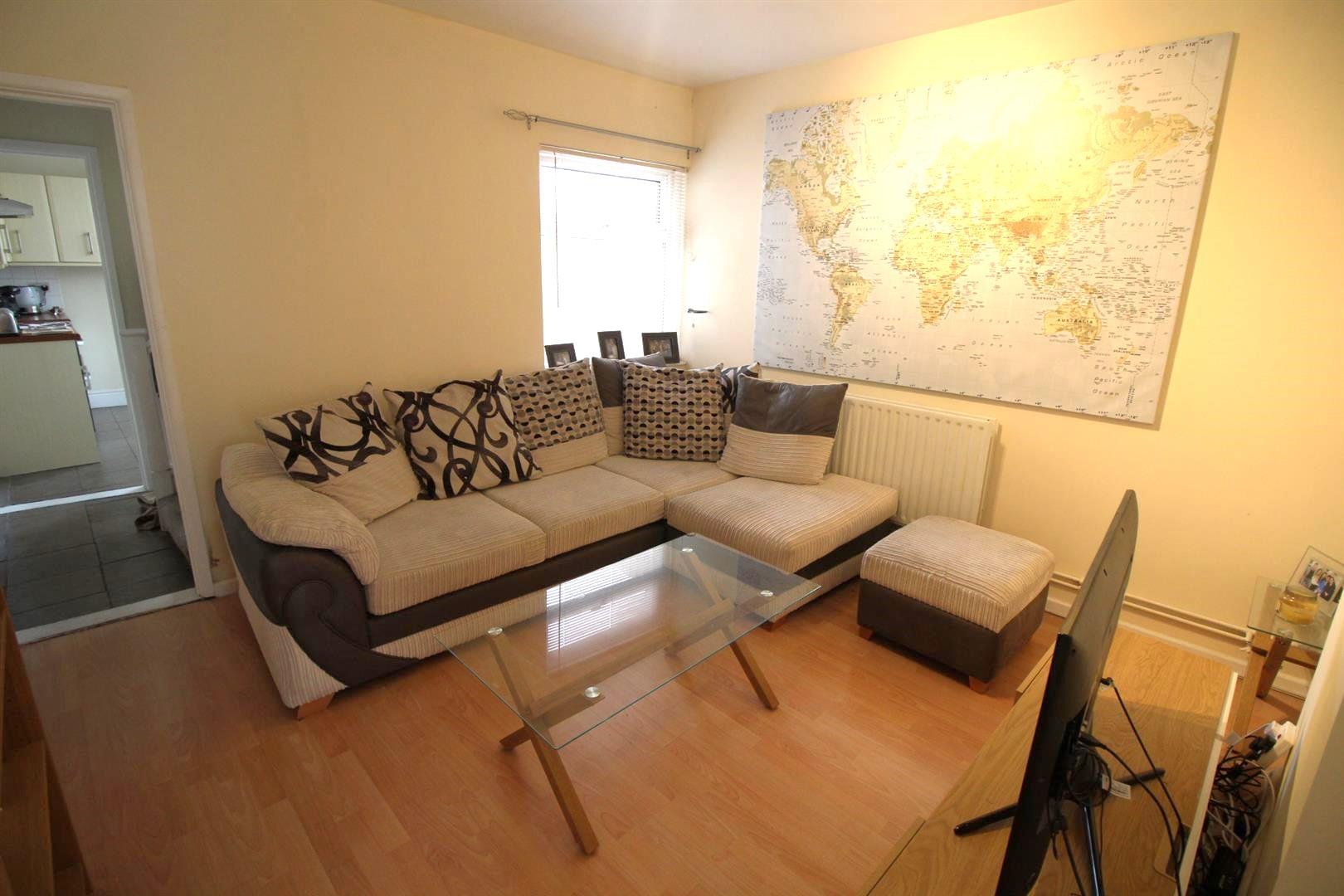 house - terraced for rent twyford avenue