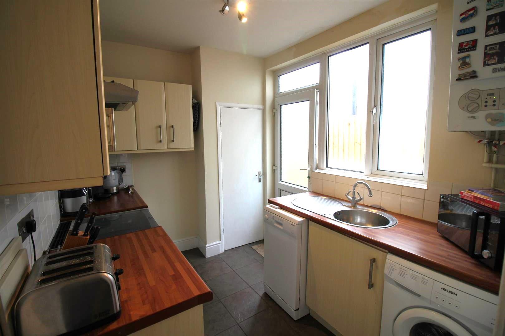 house - terraced for rent twyford avenue
