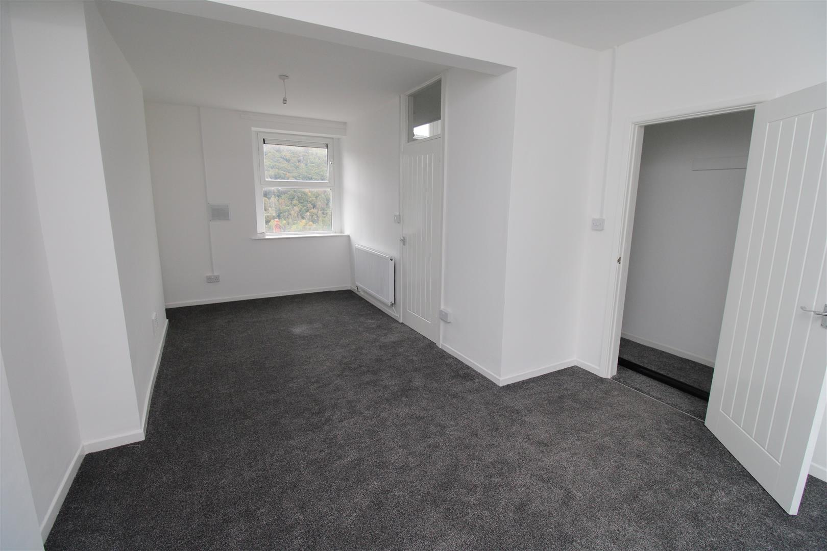 house for sale ty'r felin street