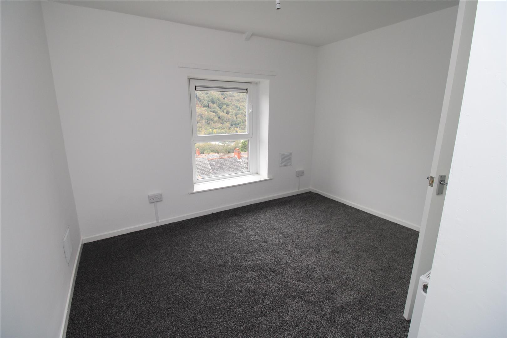 house for sale ty'r felin street