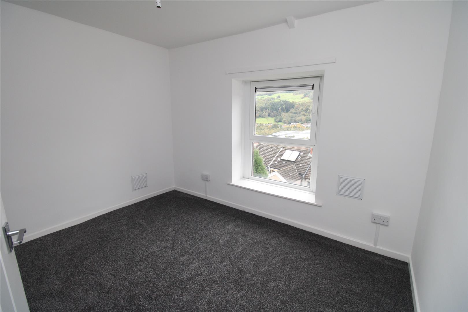 house for sale ty'r felin street