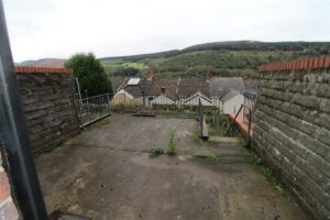 house for sale ty'r felin street