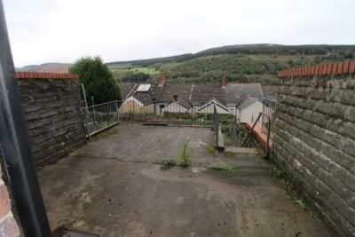 house for sale ty'r felin street