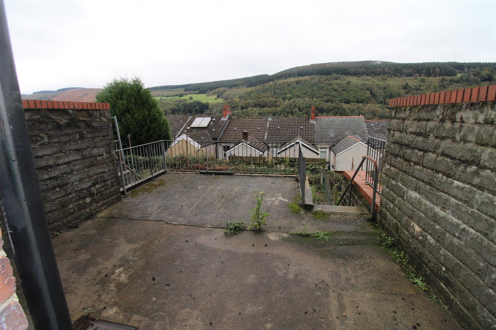 house for sale ty'r felin street