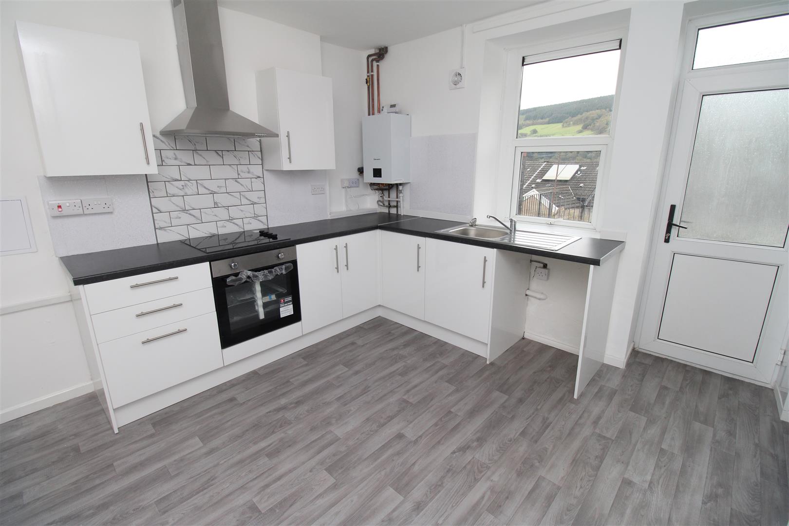 house for sale ty'r felin street