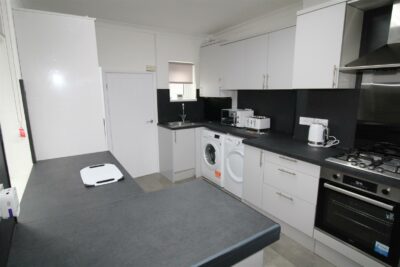 student property for rent queen street