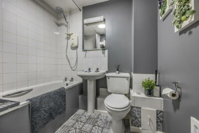 flat for sale kingston road