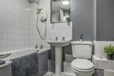 flat for sale kingston road