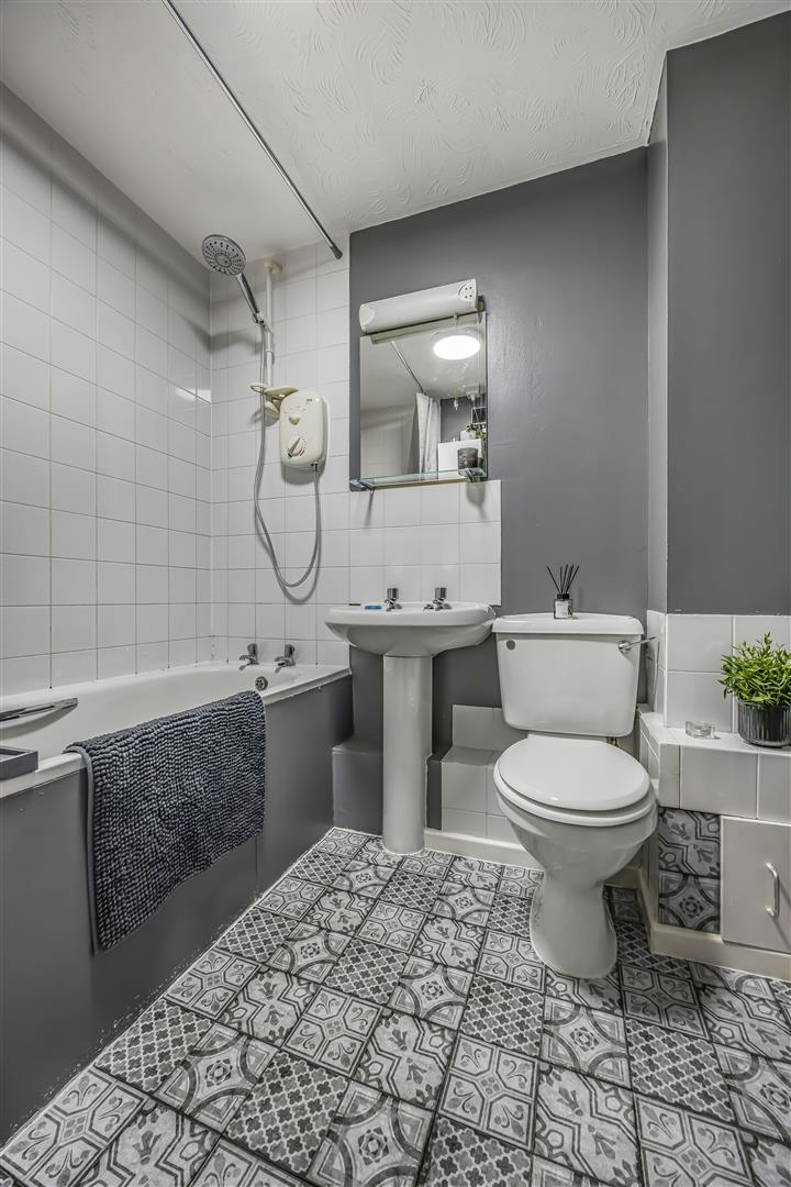 flat for sale kingston road