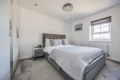 maisonette for sale blandings way