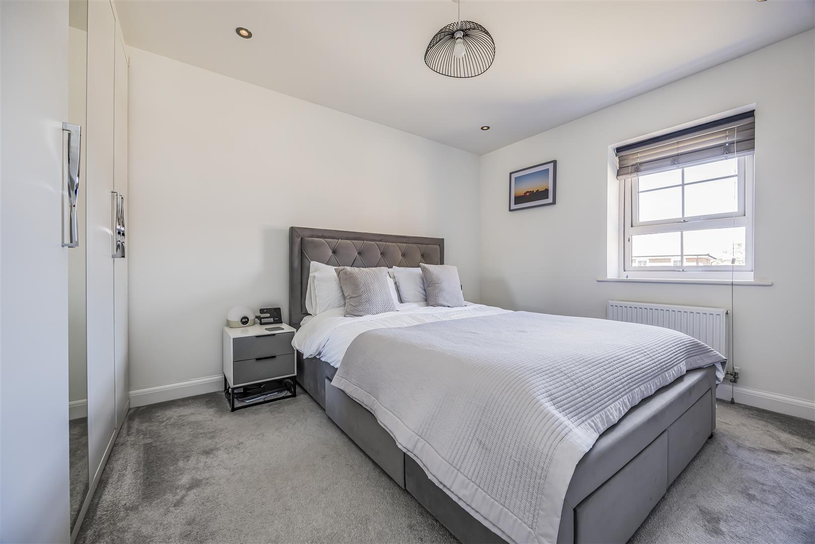 maisonette for sale blandings way