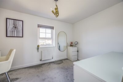 maisonette for sale blandings way