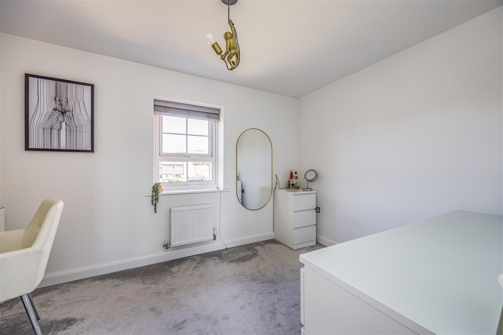 maisonette for sale blandings way