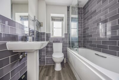 maisonette for sale blandings way